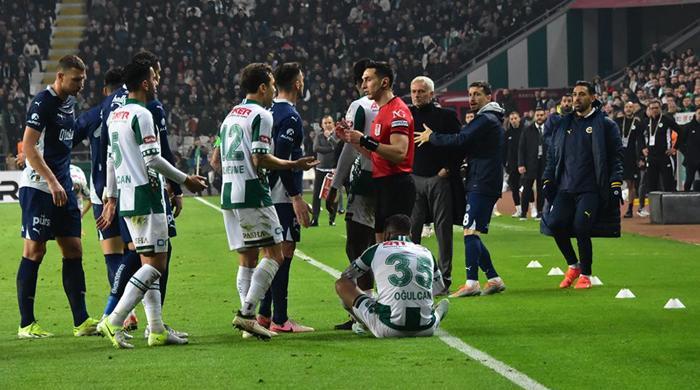 konyaspor fenerbahce macinin cok tartisilan pozisyonu trio degerlendirdi kirmizi kart ve penalti 0 QSs6zUf6