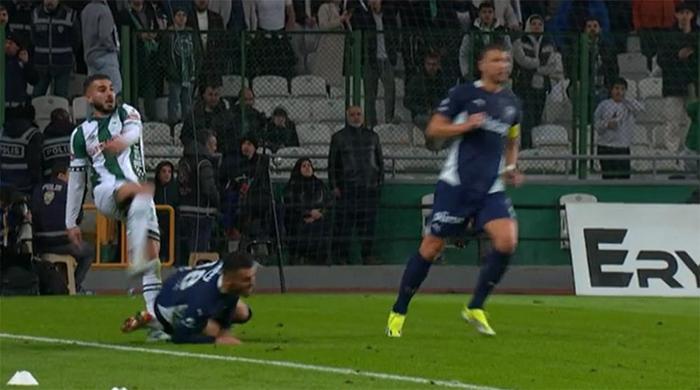 konyaspor fenerbahce macinin cok tartisilan pozisyonu trio degerlendirdi kirmizi kart ve penalti 19 ZkmbuA7f