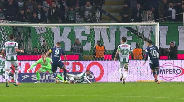 konyaspor fenerbahce macinin cok tartisilan pozisyonu trio degerlendirdi kirmizi kart ve penalti 27 4tBWz131