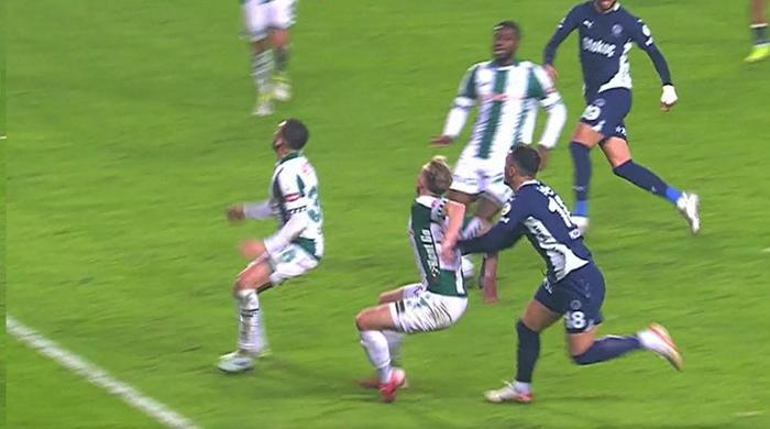 konyaspor fenerbahce macinin cok tartisilan pozisyonu trio degerlendirdi kirmizi kart ve penalti 30