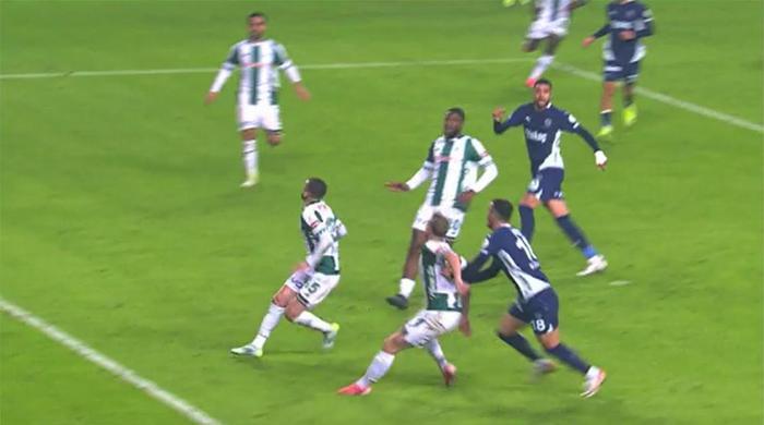 konyaspor fenerbahce macinin cok tartisilan pozisyonu trio degerlendirdi kirmizi kart ve penalti 33 ZOU8TYEe