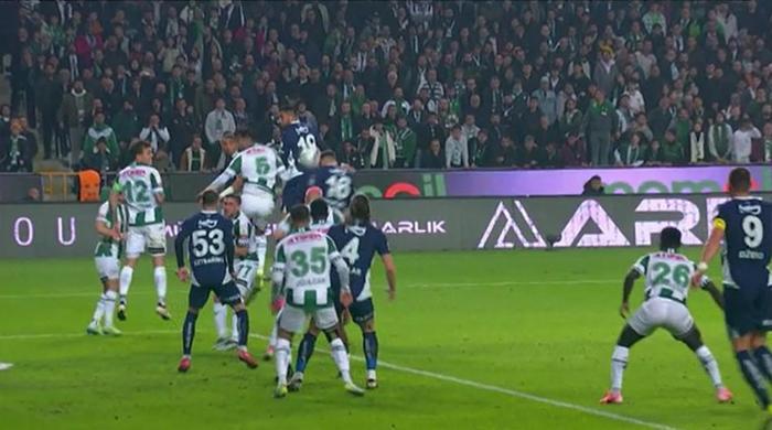 konyaspor fenerbahce macinin cok tartisilan pozisyonu trio degerlendirdi kirmizi kart ve penalti 7 cgI3AIU9