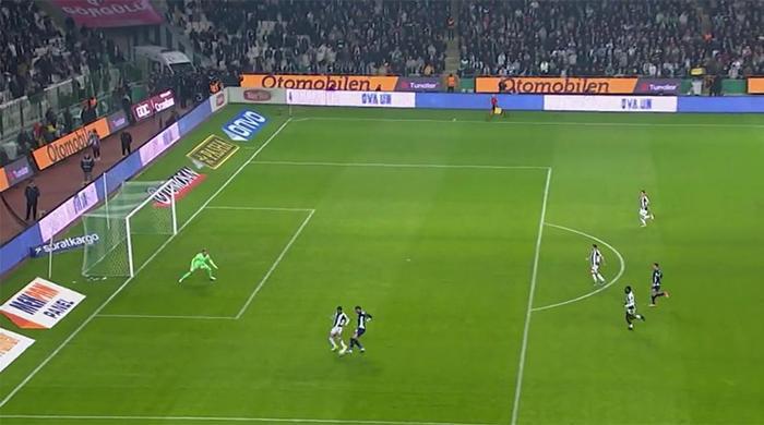 konyaspor fenerbahce macinin cok tartisilan pozisyonu trio degerlendirdi kirmizi kart ve penalti 9 mfdUEc7l