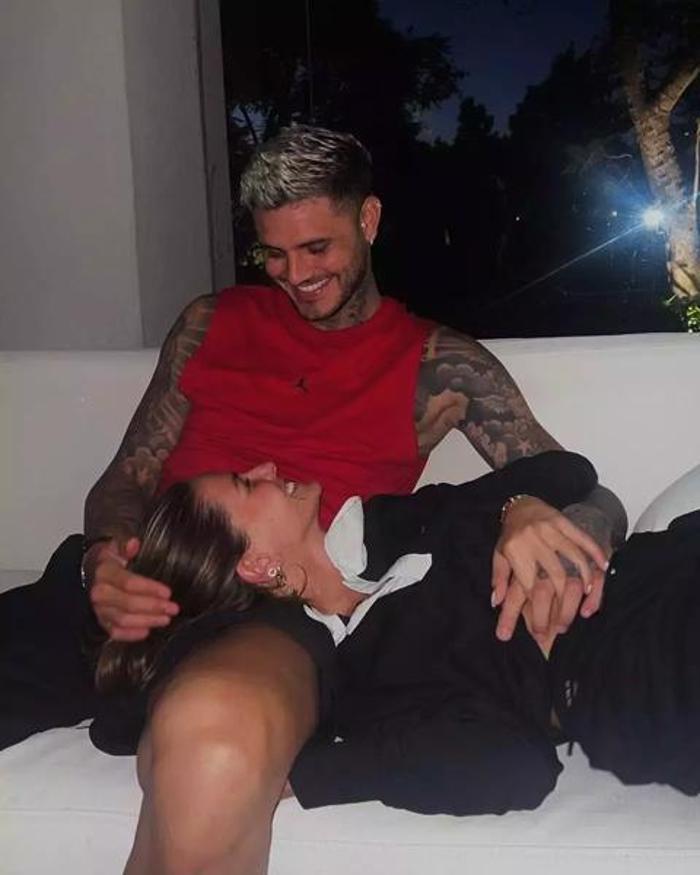 mauro icardi ve sevgilisinin ask pozlari tartisma konusu wanda naraa geri donecek 1 izfn9rpk