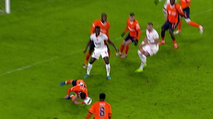 trioda basaksehir galatasaray macinin tartismali pozisyonlari degerlendirildi penalti beklenen anlar golde ihlal suphesi 4RgNzUJ2