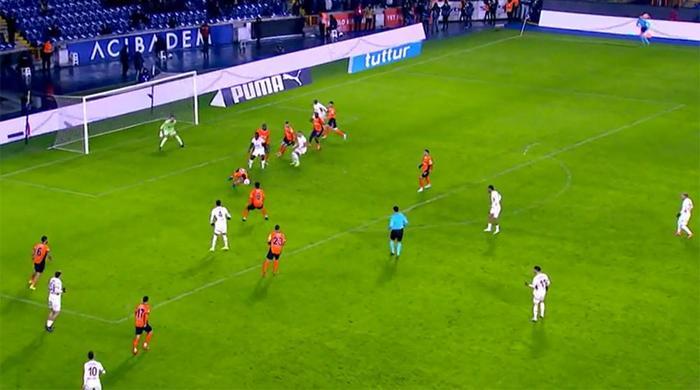 trioda basaksehir galatasaray macinin tartismali pozisyonlari degerlendirildi penalti beklenen anlar golde ihlal suphesi 5k2fvL4T