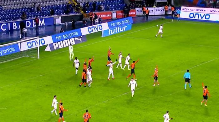 trioda basaksehir galatasaray macinin tartismali pozisyonlari degerlendirildi penalti beklenen anlar golde ihlal suphesi 61nkjKje