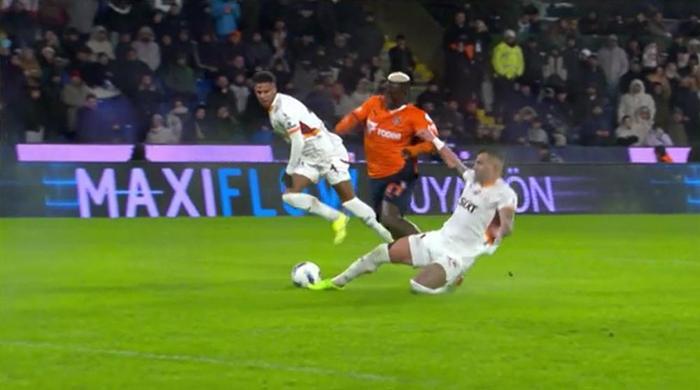 trioda basaksehir galatasaray macinin tartismali pozisyonlari degerlendirildi penalti beklenen anlar golde ihlal suphesi 8TqGSkcy