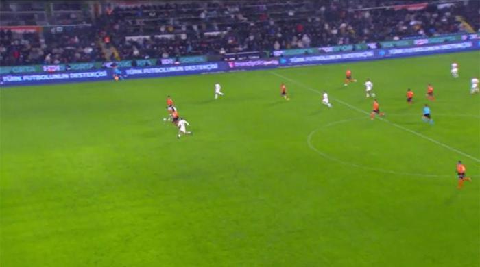 trioda basaksehir galatasaray macinin tartismali pozisyonlari degerlendirildi penalti beklenen anlar golde ihlal suphesi