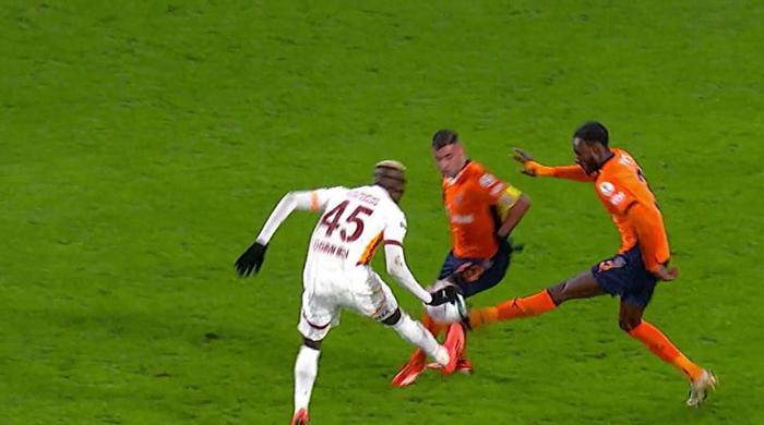 trioda basaksehir galatasaray macinin tartismali pozisyonlari degerlendirildi penalti beklenen anlar golde ihlal suphesi