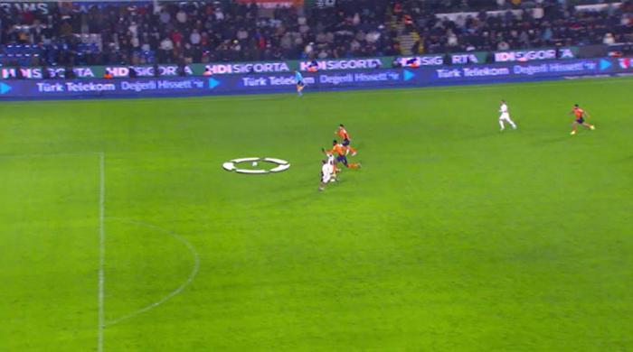 trioda basaksehir galatasaray macinin tartismali pozisyonlari degerlendirildi penalti beklenen anlar golde ihlal suphesi J1B7aCgM