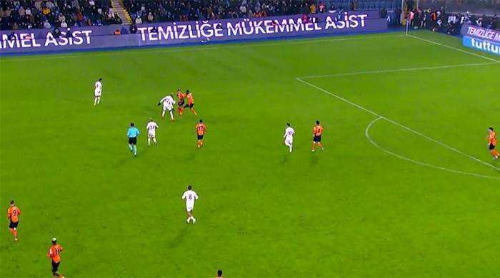 trioda basaksehir galatasaray macinin tartismali pozisyonlari degerlendirildi penalti beklenen anlar golde ihlal suphesi KGl6ebaC