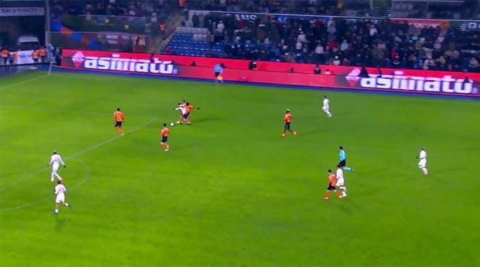 trioda basaksehir galatasaray macinin tartismali pozisyonlari degerlendirildi penalti beklenen anlar golde ihlal suphesi ObcKs8Ji