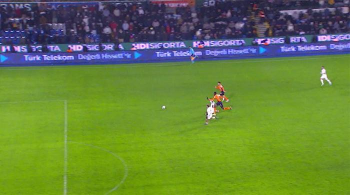 trioda basaksehir galatasaray macinin tartismali pozisyonlari degerlendirildi penalti beklenen anlar golde ihlal suphesi QMQAWJfm