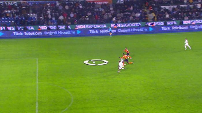 trioda basaksehir galatasaray macinin tartismali pozisyonlari degerlendirildi penalti beklenen anlar golde ihlal suphesi QZcTwVwE