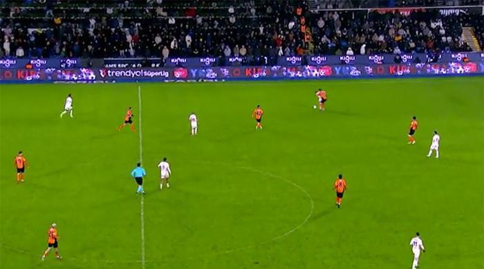 trioda basaksehir galatasaray macinin tartismali pozisyonlari degerlendirildi penalti beklenen anlar golde ihlal suphesi TWIWAUPs