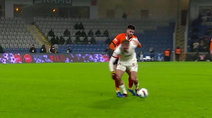 trioda basaksehir galatasaray macinin tartismali pozisyonlari degerlendirildi penalti beklenen anlar golde ihlal suphesi UVq5MC1q