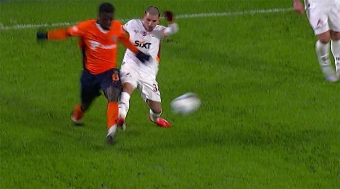 trioda basaksehir galatasaray macinin tartismali pozisyonlari degerlendirildi penalti beklenen anlar golde ihlal suphesi X1FfMHTY