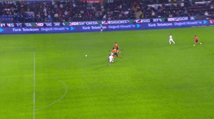 trioda basaksehir galatasaray macinin tartismali pozisyonlari degerlendirildi penalti beklenen anlar golde ihlal suphesi f89AEsPg