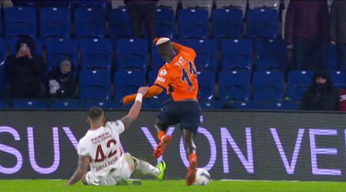 trioda basaksehir galatasaray macinin tartismali pozisyonlari degerlendirildi penalti beklenen anlar golde ihlal suphesi ilOd77WJ