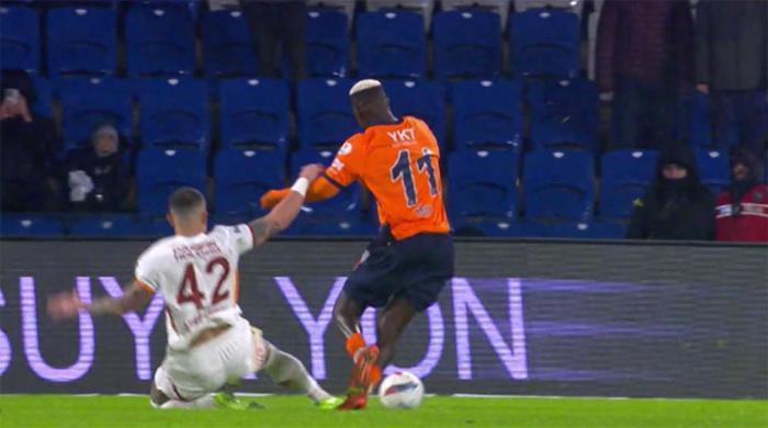 trioda basaksehir galatasaray macinin tartismali pozisyonlari degerlendirildi penalti beklenen anlar golde ihlal suphesi mZ8yW2DA