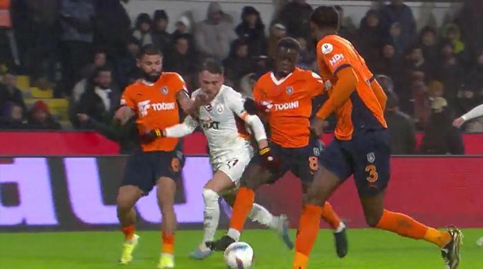 trioda basaksehir galatasaray macinin tartismali pozisyonlari degerlendirildi penalti beklenen anlar golde ihlal suphesi