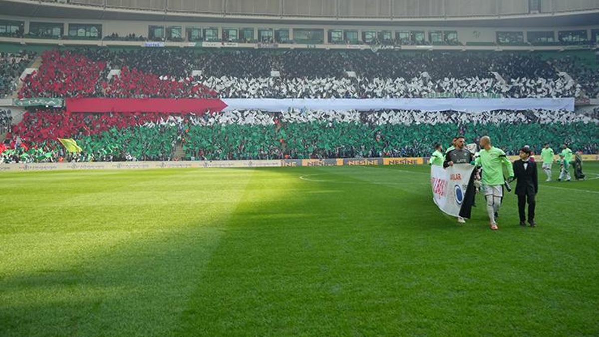 bursasporlu taraftarlardan filistine koreografili destek ajrl5KDu