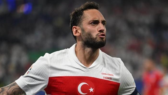 fenerbahceye hakan calhanoglu onerisi yapay zeka kisa yoldan basarinin anahtarini verdi 11 5JOORpFT