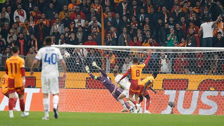 galatasarayda fernando musleradan olay tepki taraftar cildirdi uruguayli bitti dedi 0 iPCaEFfz