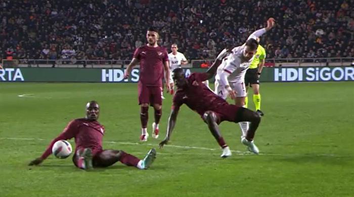 hatayspor galatasaray macinda damga vuran penalti pozisyonu trioda hakemler degerlendirdi net penalti puf BeMbMGWu