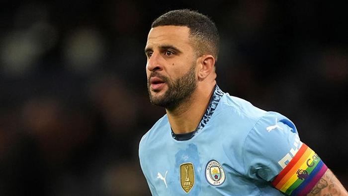 kyle walker ile siki pazarlik iste galatasarayin transferi bitirmek istedigi rakam 2 ifUCD256