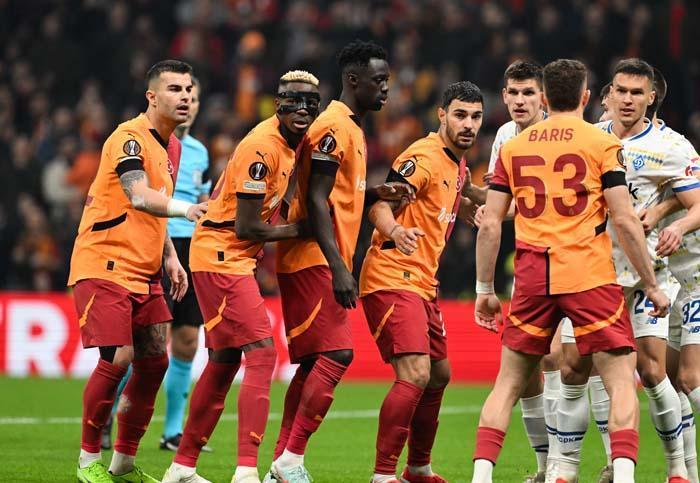 nihat kahveciden galatasaray yonetimi ve okan buruka elestiri muslera sozleri kimileri efsane kimileri kestane