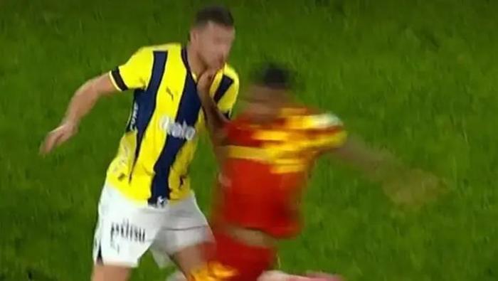 trio degerlendirdi fenerbahce goztepe macinin en tartismali pozisyonu golden once faul var mi d2pzI3is