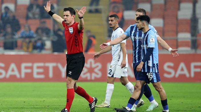 trioda adana demirspor fenerbahce macinin tartismali pozisyonlari degerlendirildi penalti beklenen anlar iptal olan