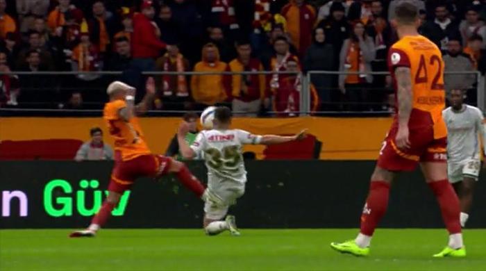 trioda galatasaray konyaspor macinin tartismali pozisyonlari degerlendirildi kirmizi karti atladi penalti yorumu 11