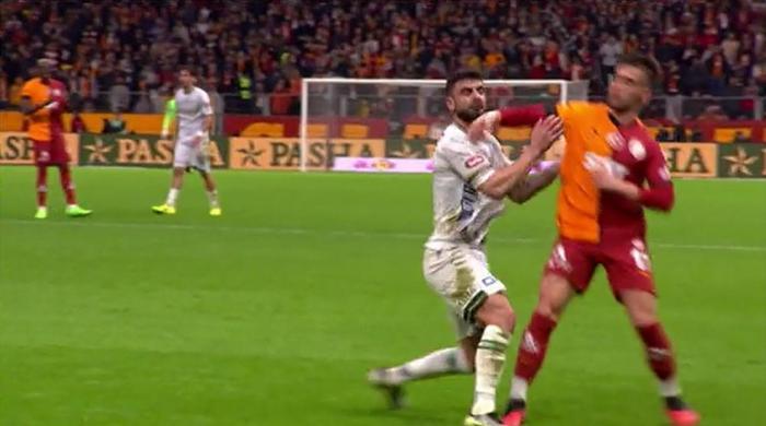 trioda galatasaray konyaspor macinin tartismali pozisyonlari degerlendirildi kirmizi karti atladi penalti yorumu 16 W4LlSRPV