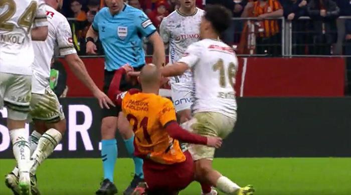 trioda galatasaray konyaspor macinin tartismali pozisyonlari degerlendirildi ofsayta takilan gol penalti ve kart 6N2dGrPy