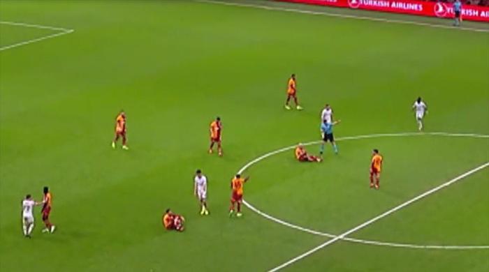 trioda galatasaray konyaspor macinin tartismali pozisyonlari degerlendirildi ofsayta takilan gol penalti ve kart 9sEdy73t