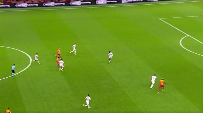 trioda galatasaray konyaspor macinin tartismali pozisyonlari degerlendirildi ofsayta takilan gol penalti ve kart X9g9bkEa