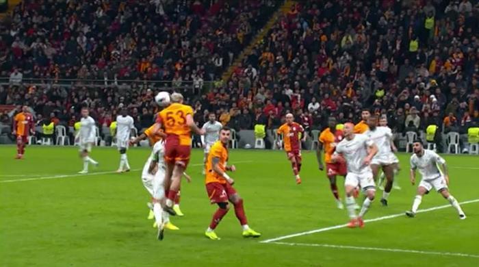 trioda galatasaray konyaspor macinin tartismali pozisyonlari degerlendirildi ofsayta takilan gol penalti ve kart XZtZjN88