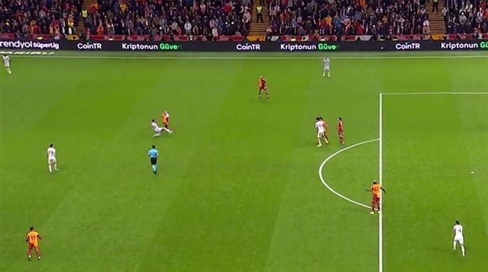 trioda galatasaray konyaspor macinin tartismali pozisyonlari degerlendirildi ofsayta takilan gol penalti ve kart kPaEUOe2