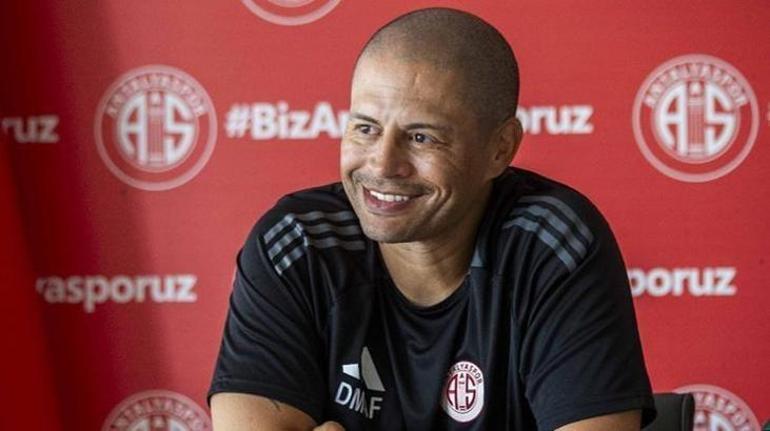 alex de souzadan antalyaspor yonetimine zehir zemberek sozler bir daha maas alamadik mourinho ile iPMacnpb