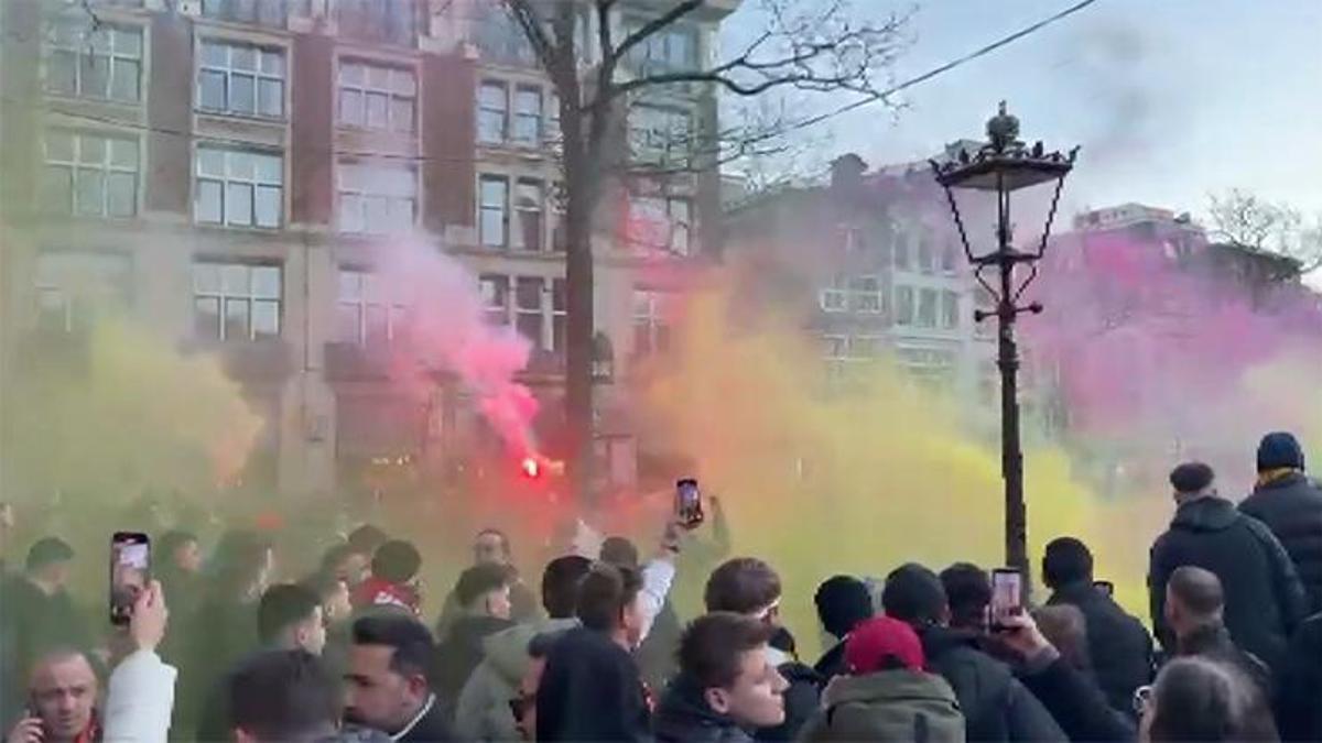 galatasaray taraftari ajax macina isiniyor 9BJcV9WT