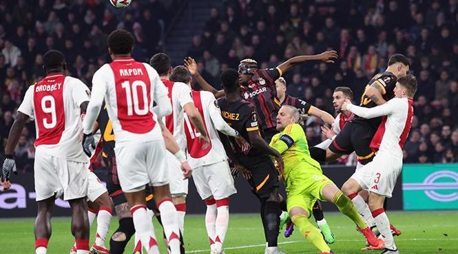 ozet galatasaray hollandada umdugunu bulamadi ajax galatasaray maci sonucu 2 1 0 fG3JmjBQ