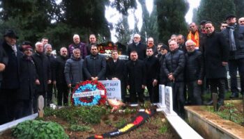ahmet suat ozyazici vefatinin 2inci yilinda kabri basinda anildi fkfr2Ls5