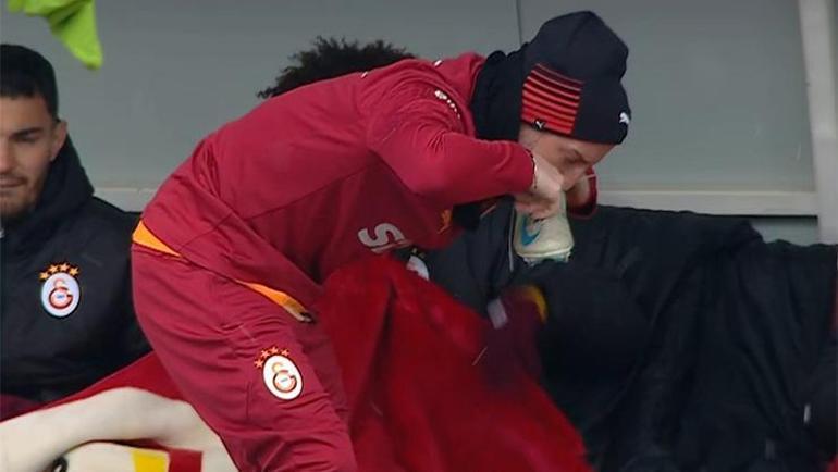 boluspor galatasaray macinda mertensten ilginc goruntu careyi boyle buldu 0 9PhN2jMw