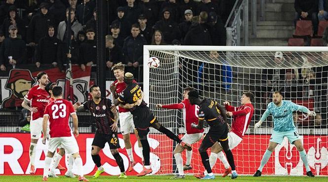 Eksik Aslan, UEFA Avrupa Ligi'nde kayıp! (ÖZET) AZ Alkmaar-Galatasaray maç sonucu: 4-1 9 eksik aslan uefa avrupa liginde kayip ozet az alkmaar galatasaray mac sonucu 4 1 8 HBNlglhb