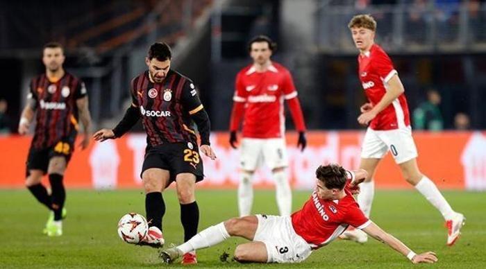 Galatasaray'daki sorunlar gün yüzüne çıkıyor! Birbiriyle konuşmayanlar, Ismael Garcia Gomez'in bisiklet sevdası 1 galatasaraydaki sorunlar gun yuzune cikiyor birbiriyle konusmayanlar ismael garcia gomezin bisiklet sevdasi 0 Ug76169s