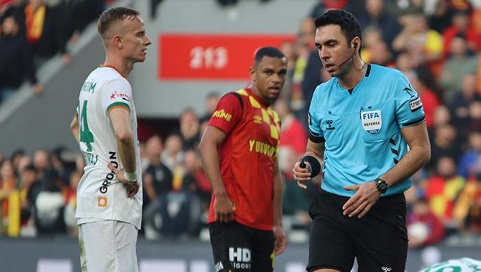 hakem ghezzala bir seyler soyluyor 22 haftanin hakem raporunu yayinladi merak edilen pozisyonu acikladi 6iwpFCHj