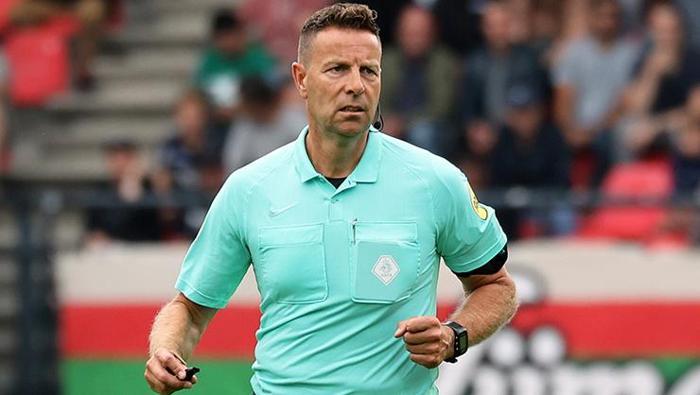 İşte derbinin VAR hakemi! UEFA'nın gözdelerinden... Galatasaray-Fenerbahçe derbisinin orta hakemi: Tanıdık, çok otoriter! 8 iste derbinin var hakemi uefanin gozdelerinden galatasaray fenerbahce derbisinin orta hakemi tanidik cok otoriter 7 QgzBhH9B